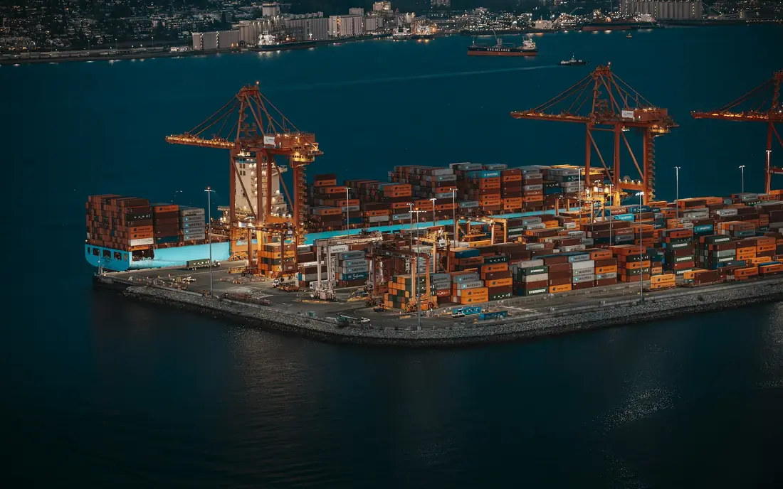 Terminal à conteneurs et grues portuaires