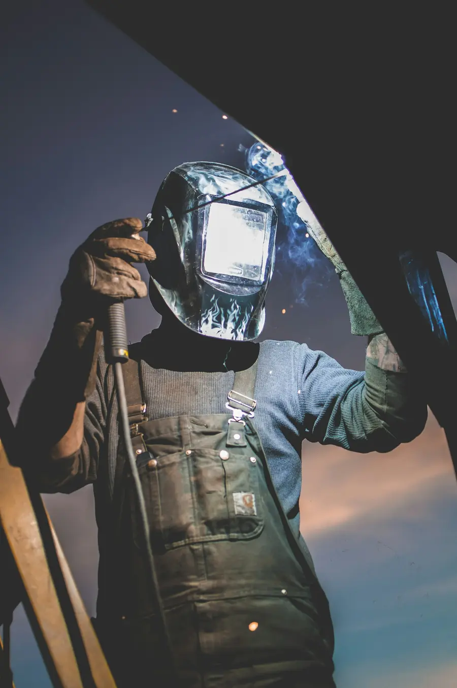 Ouvrier avec masque de protection